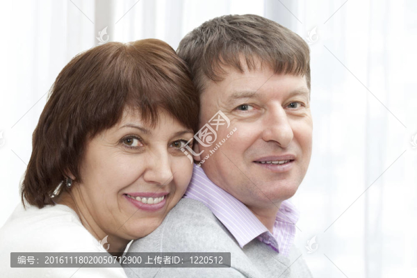 微笑的老夫婦