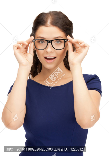 眼鏡上的可愛的女人