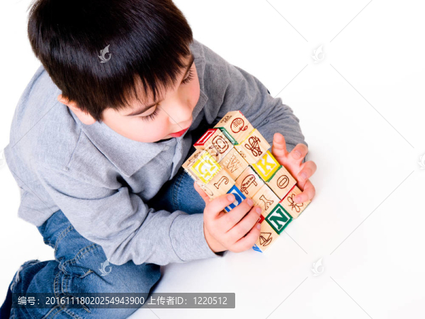 男孩