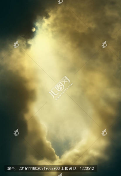 天空與云層的戲劇性背景