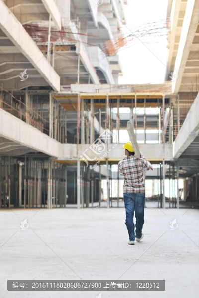 建筑工地上的工人