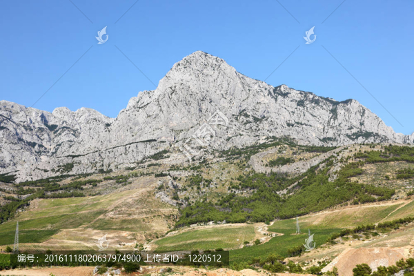 在比奧科沃山山克羅地亞馬卡爾斯卡海濱；