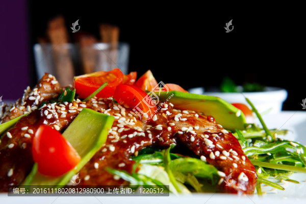 與牛肉沙拉