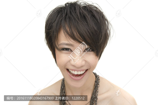 亞洲女孩的頭拍微笑