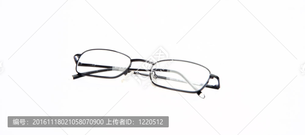 白色背景下眼鏡鏡片的宏觀