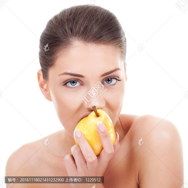 可愛的吃梨的女人