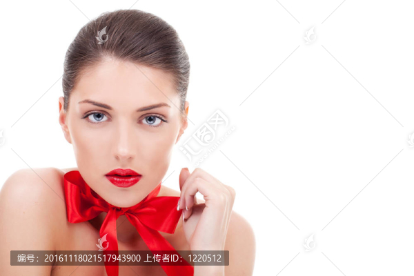 性感的女人穿著紅絲帶