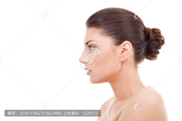 女人看向一邊