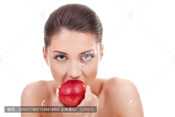 她咬了紅蘋果