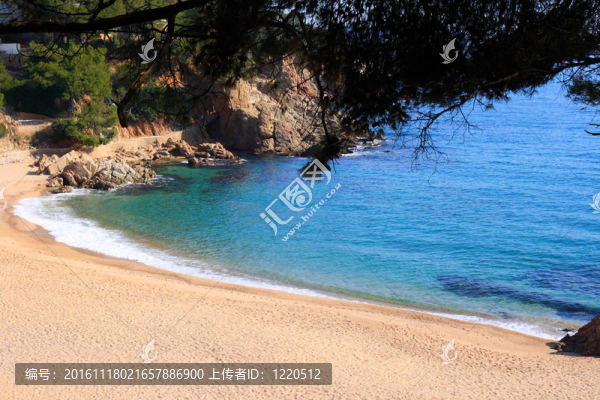 荒蕪的海灘（布拉瓦海岸；西班牙）