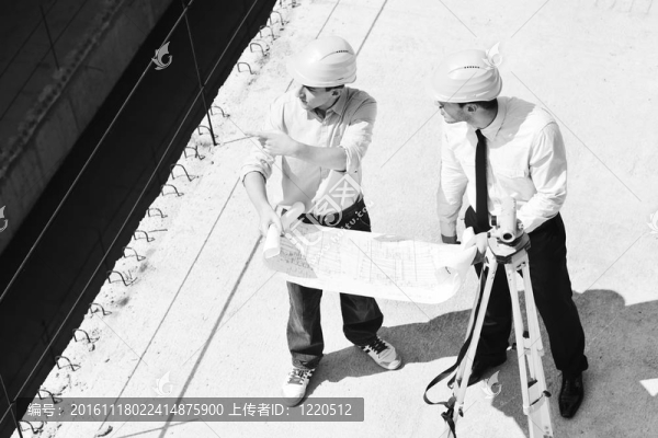 對施工現(xiàn)場的建筑師團隊