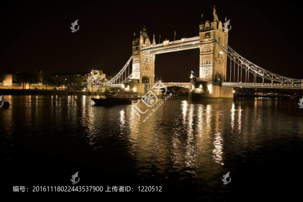 倫敦；夜間塔橋
