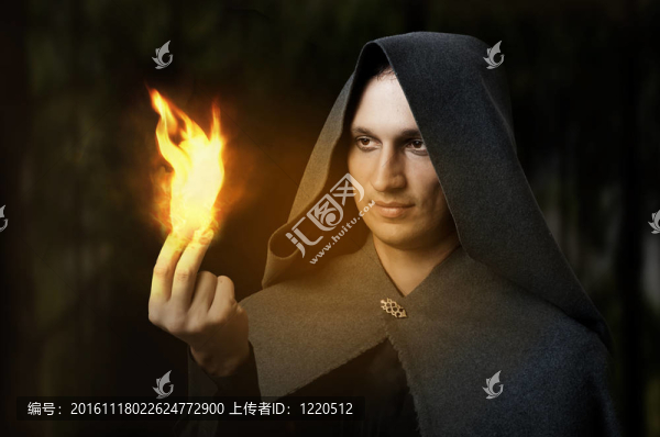 萬圣節(jié)的概念。強大的男巫師