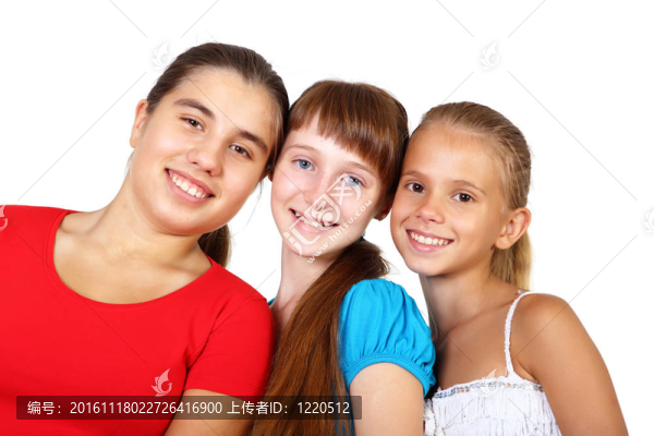 三個(gè)十幾歲的女孩在一起