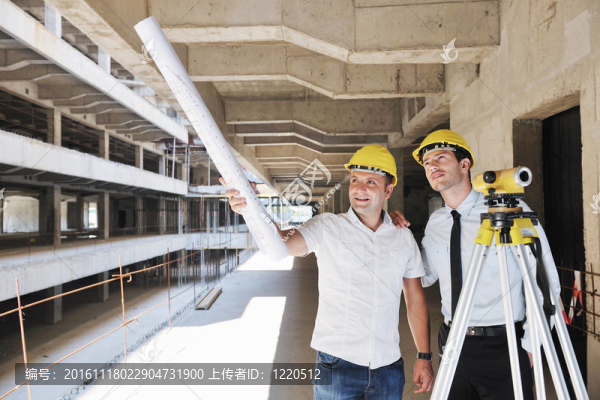 建筑工地上的建筑師團(tuán)隊(duì)