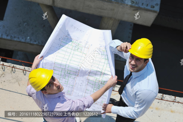 建筑工地上的建筑師團(tuán)隊