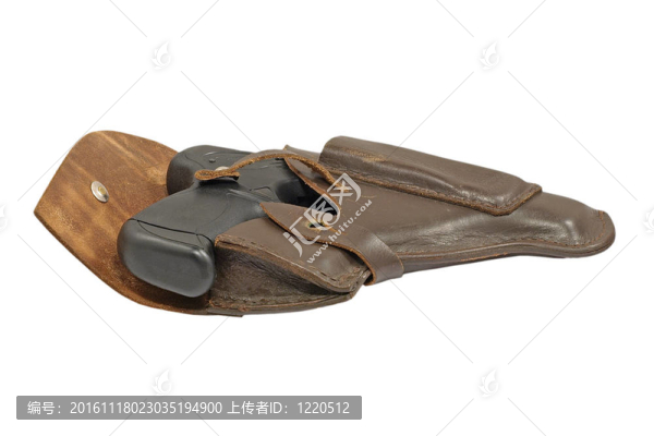在手槍皮套。