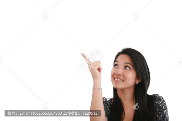 快樂的微笑的年輕女商人顯示標(biāo)志或copyspase空白區(qū)；孤立在白色背景