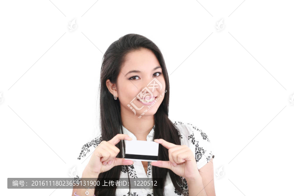 女子持有信用卡孤立的白色