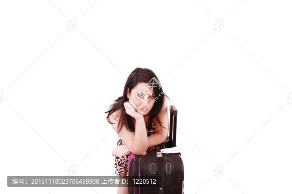 在機場等候的年輕女子；與世隔絕