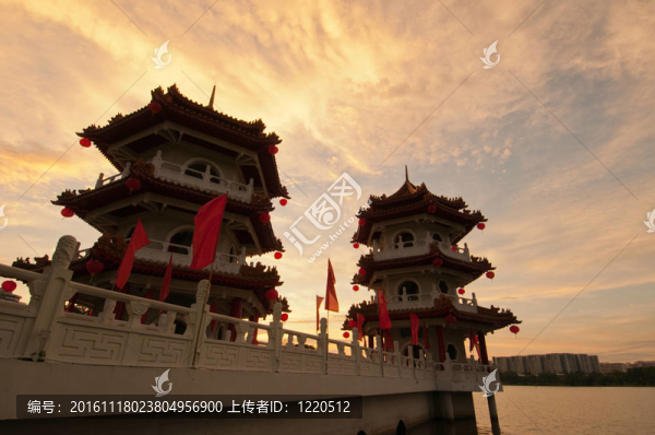 美麗的日落塔