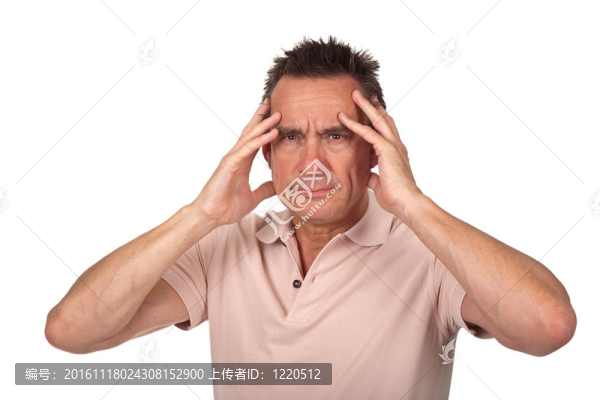 男子抱著頭在痛中頭痛