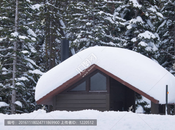 雪中的小屋