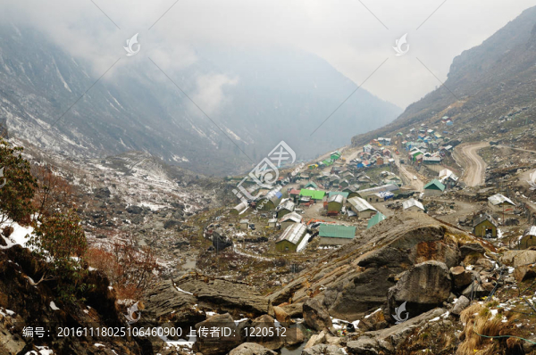 房子在山谷