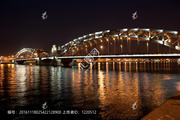 圣彼得堡；Okhtinsky橋