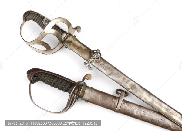 兩個古老的軍刀