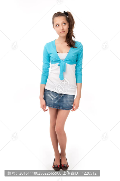 美麗的少女。抬頭看角落。