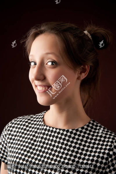 一個年輕漂亮女人的畫像