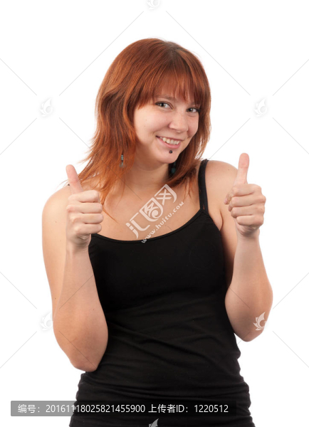 美麗的年輕女孩豎起大拇指