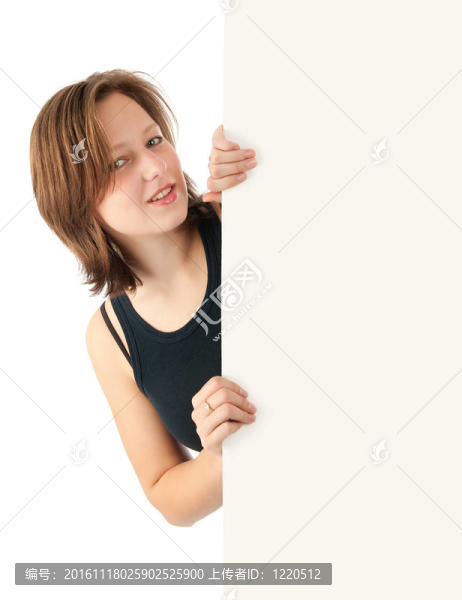 女孩拿著一個(gè)空白的廣告牌