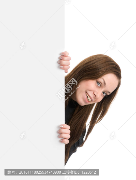 一位美女手持一張空白廣告牌的畫像