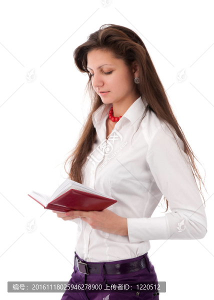 美麗的女人讀一本書