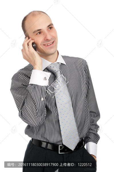 年輕商人在手機上的肖像
