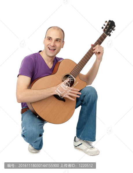 有聲吉他的人