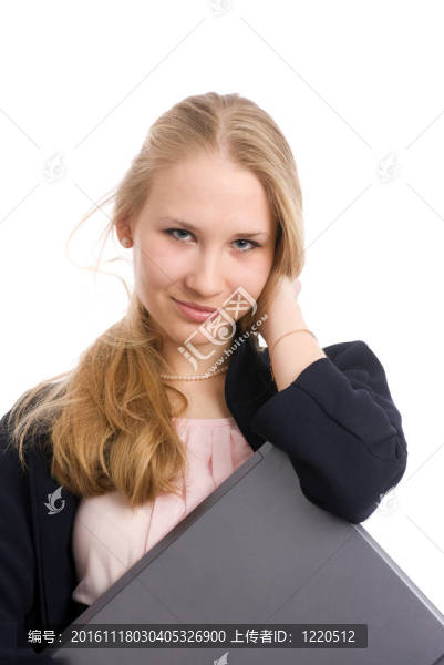 帶著筆記本電腦的年輕女孩