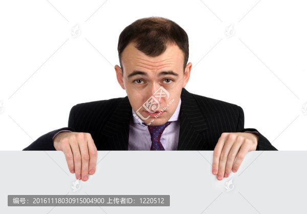 英俊的高級商務(wù)人士持有白色卡
