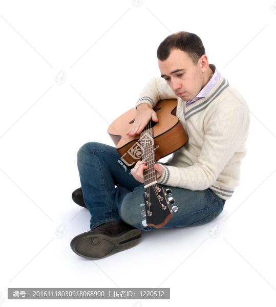 演奏他的吉他的人