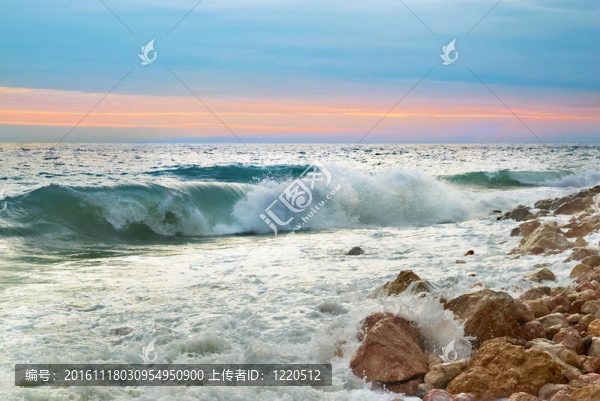 海灘上的波浪