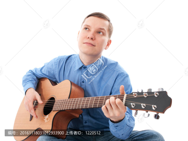 年輕的男吉他手和他的吉他
