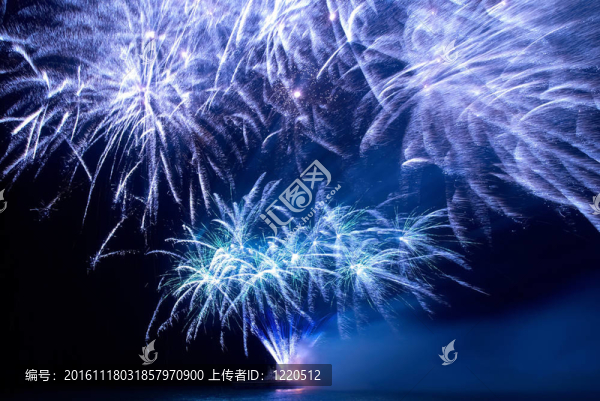 五彩繽紛的煙花