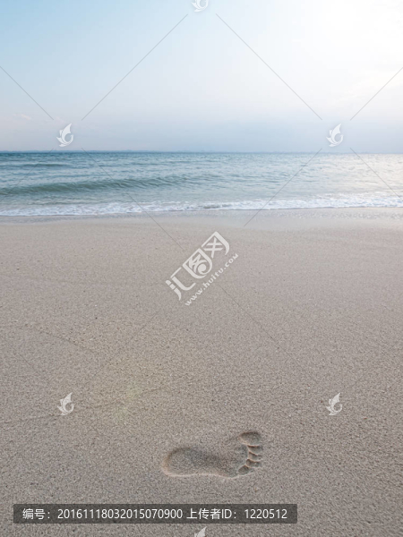 沙灘上的足跡