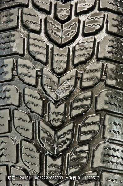 濕汽車輪胎的特寫鏡頭
