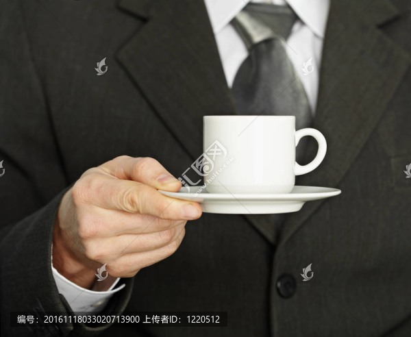 手拿咖啡杯；生意人需要休息
