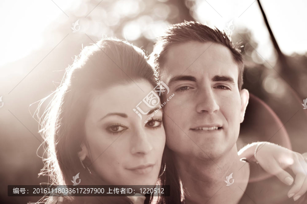 幸福的年輕夫婦