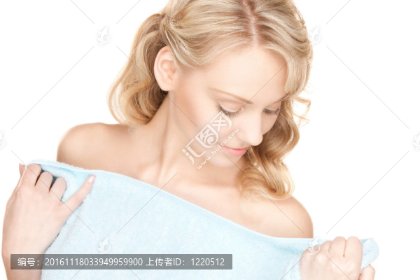 可愛(ài)的女人在毛巾
