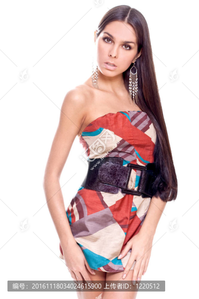 穿著裙子的漂亮女人